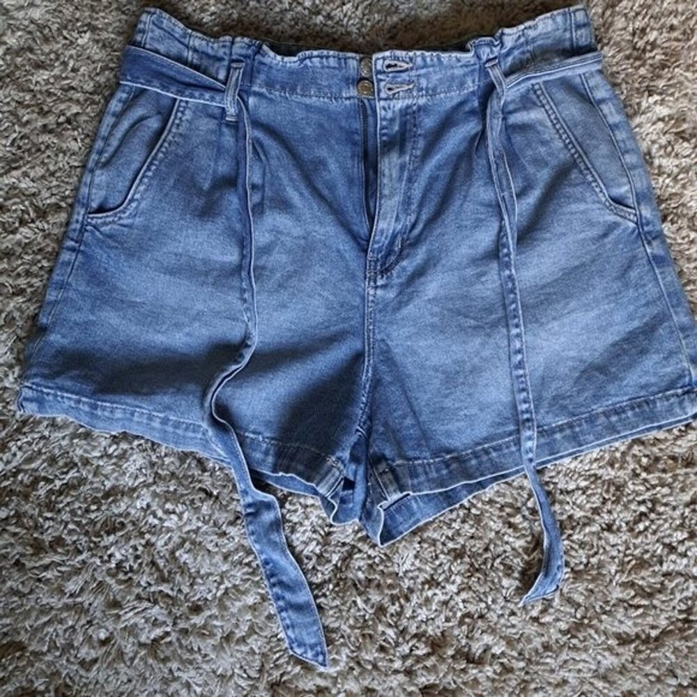 American Eagle Denim Paperbag Mom Shorts Size 8